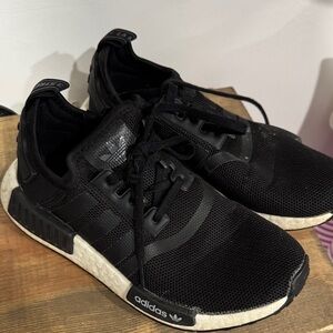 adidas Black Casual Sneakers with White Midsole